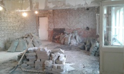 <p>Демонтажные и черновые работы в Москве. Возведение и штукатурка стен.</p>