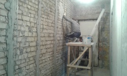 <p>Демонтажные и черновые работы в Москве. Возведение и штукатурка стен.</p>